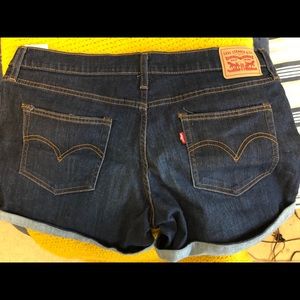 Levi shorts size 32